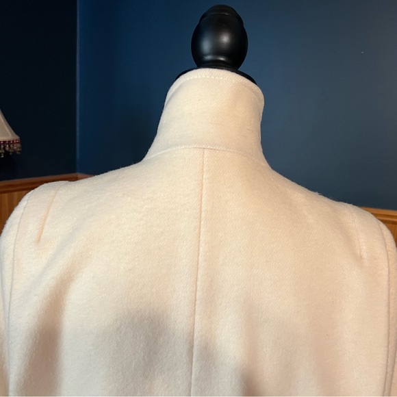 This is a white/cream wool vintage, long coat. Size 5/6. - Picture 7 of 11